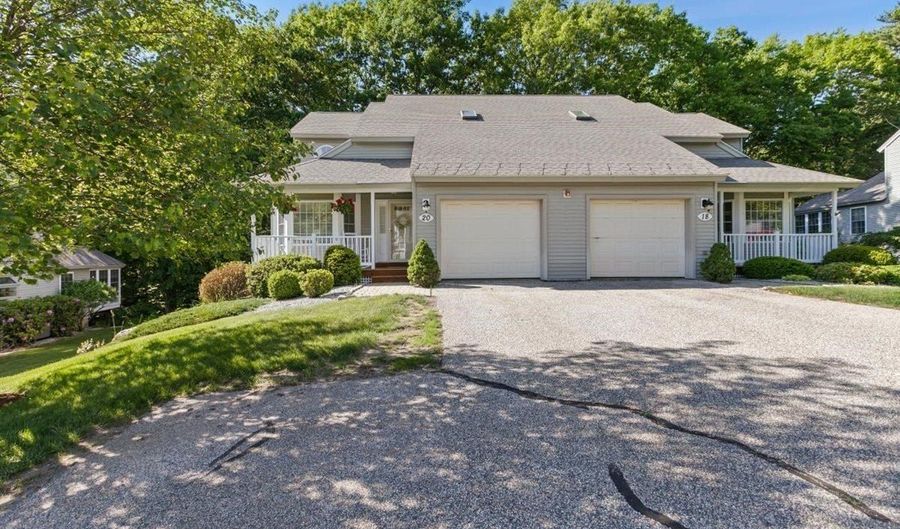 20 Centerview Rd, Atkinson, NH 03811 - 2 Beds, 3 Bath