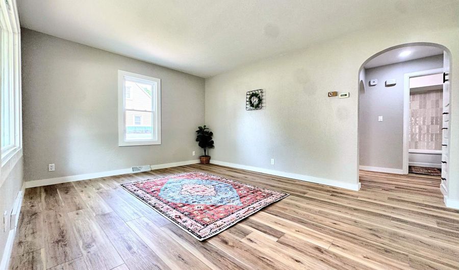 1520 N VIOLA St, Appleton, WI 54915 - 4 Beds, 1 Bath