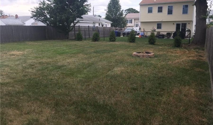 16 Hobson Ave 2, East Providence, RI 02914 - 2 Beds, 1 Bath