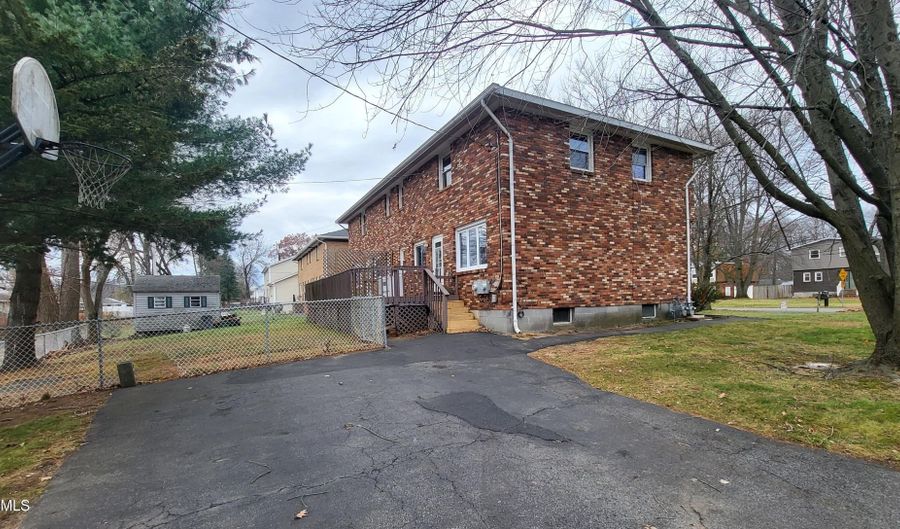 49 Delafield Dr, Albany, NY 12205 - 3 Beds, 2 Bath