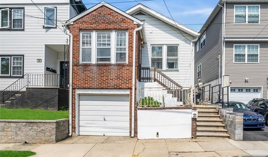 31 Mount Prospect Ave, Belleville, NJ 07109 - 3 Beds, 2 Bath