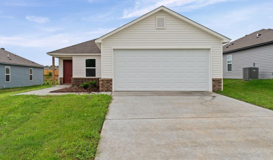 8072 Chesapeake Trl, Bauxite, AR 72011 - 4 Beds, 2 Bath