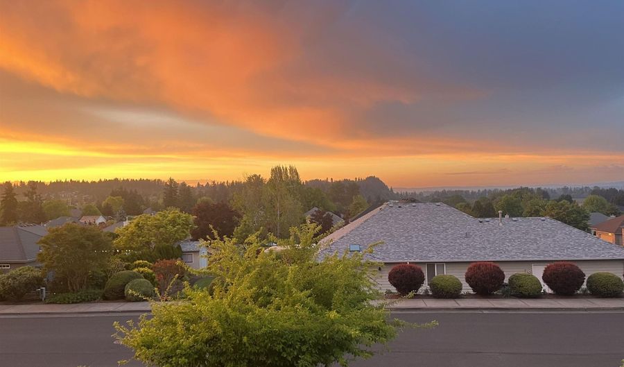 1234 NW 19th St, Albany, OR 97321 - 4 Beds, 3 Bath