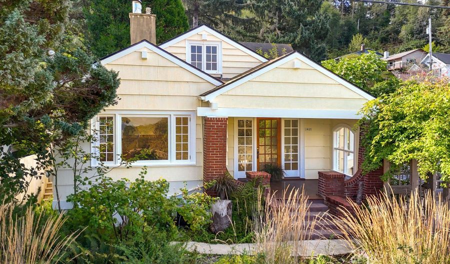 1925 IRVING Ave, Astoria, OR 97103 - 3 Beds, 1 Bath