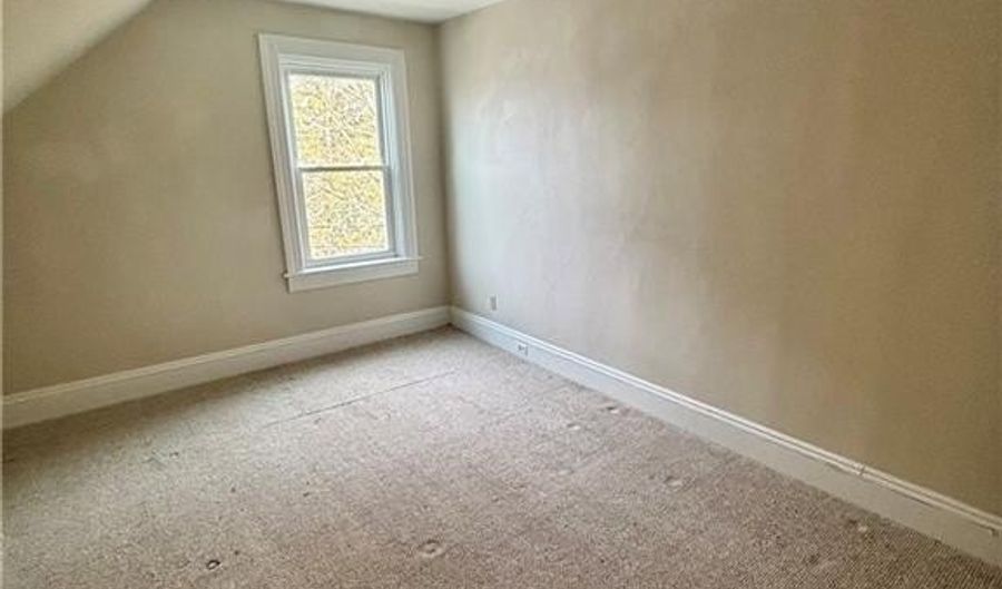 889 Hope St 3, Bristol, RI 02809 - 2 Beds, 1 Bath