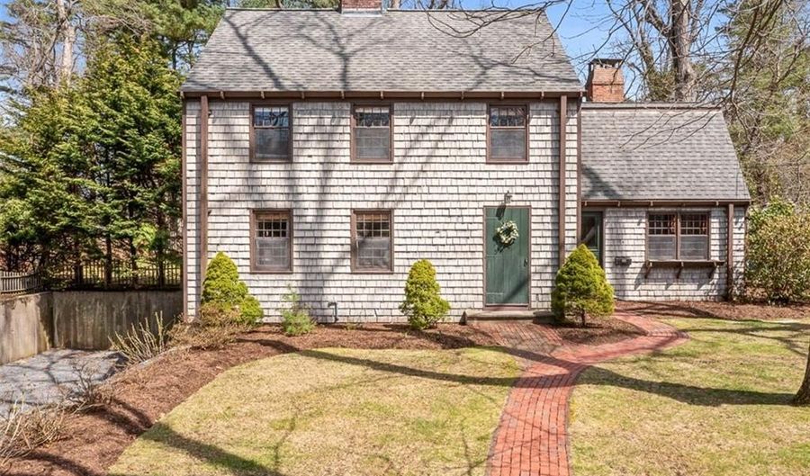 9 KNAPTON St, Barrington, RI 02806 - 4 Beds, 3 Bath
