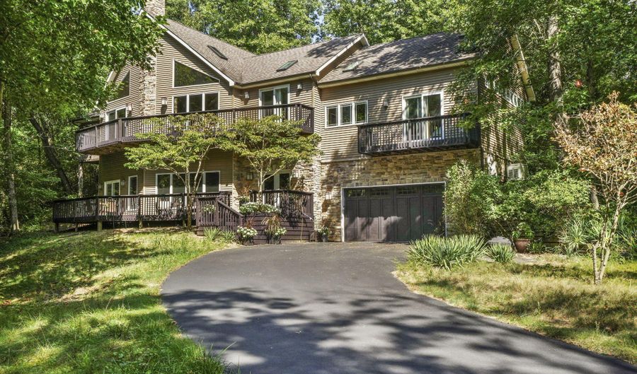 804 E Wilson Ave, Beverly Shores, IN 46301 - 4 Beds, 4 Bath