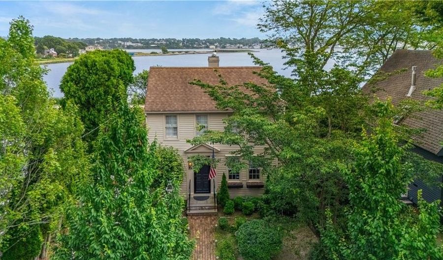 128 Eustis Ave, Newport, RI 02840 - 2 Beds, 2 Bath