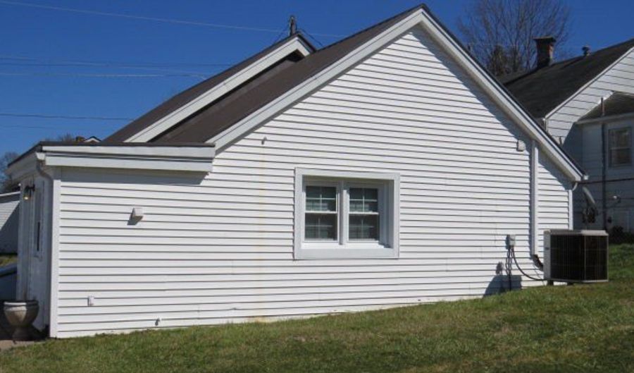 225 Ruth St, Abingdon, VA 24210 - 2 Beds, 1 Bath