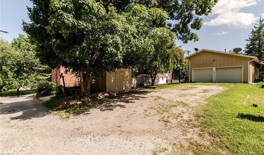 307 Riley St, Atchison, KS 66002 - 3 Beds, 1 Bath