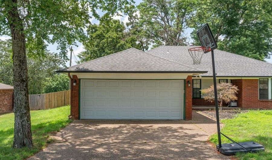 1421 Briarwood Dr, Alma, AR 72921 - 3 Beds, 2 Bath