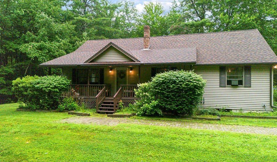 279 Dunn Rd, Belgrade, ME 04917 - 3 Beds, 2 Bath