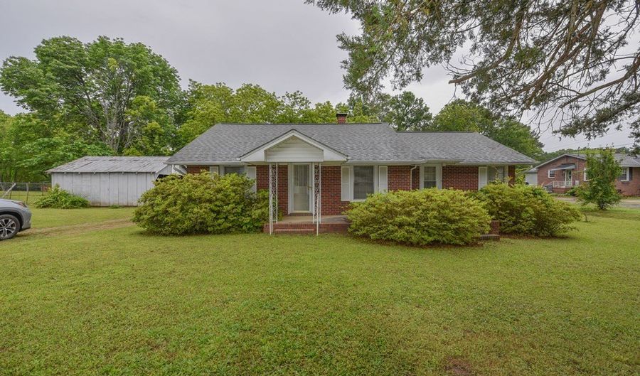 350 Fairfield St, Calhoun Falls, SC 29628 - 3 Beds, 1 Bath