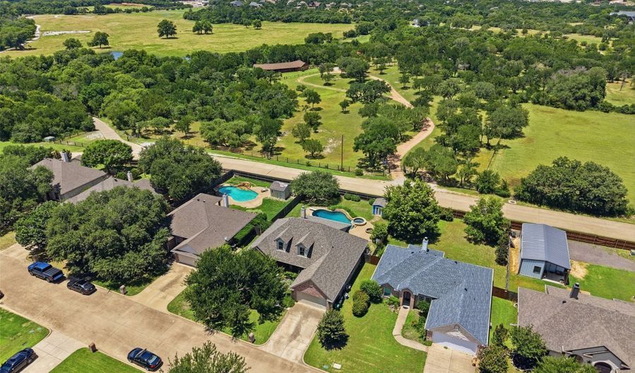 107 Clyde Dr, Aledo, TX 76008 - 5 Beds, 3 Bath