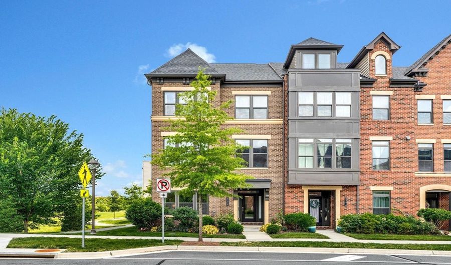 22416 PHILANTHROPIC Dr, Ashburn, VA 20148 - 5 Beds, 5 Bath