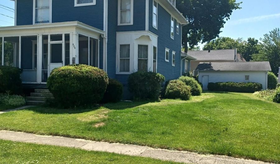 526 Comstock, Adrian, MI 49221 - 4 Beds, 2 Bath