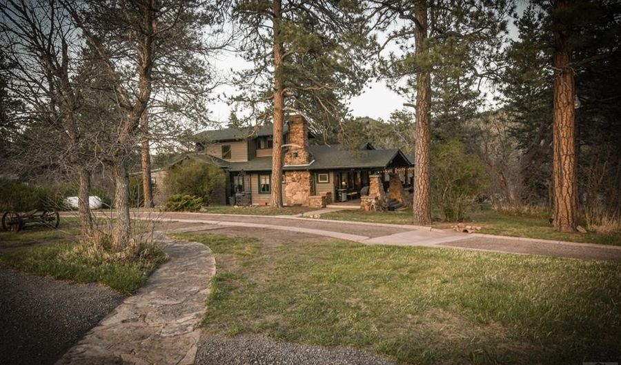 6174 Pennsylvania Ave, Beulah, CO 81023 - 5 Beds, 3 Bath