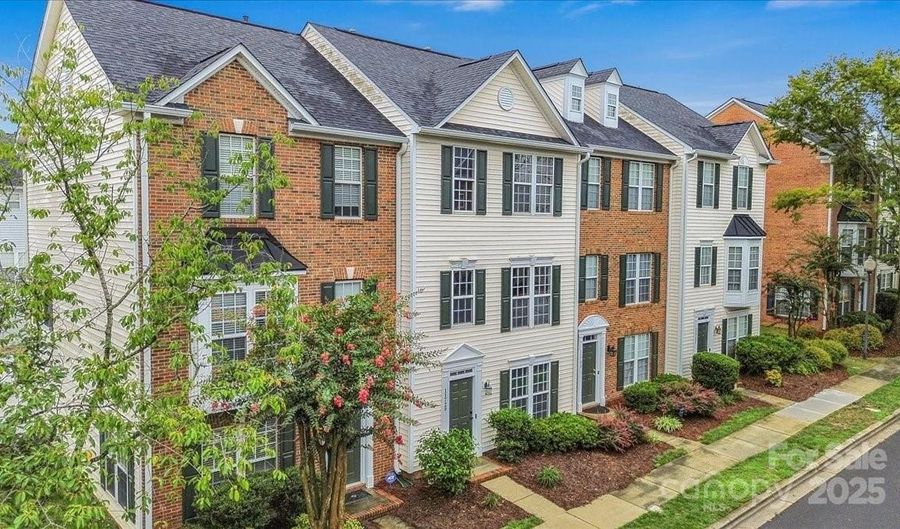 11729 Fiddlers Roof Ln, Charlotte, NC 28277 - 3 Beds, 4 Bath