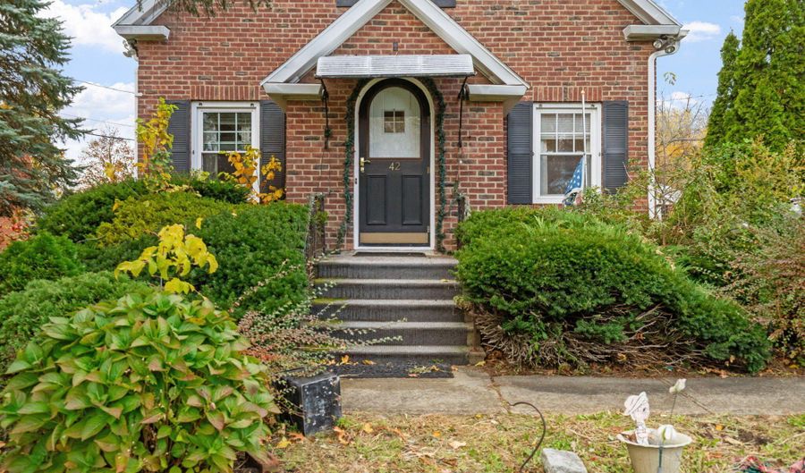 42 Collins Pl, Albany, NY 12208 - 3 Beds, null Bath