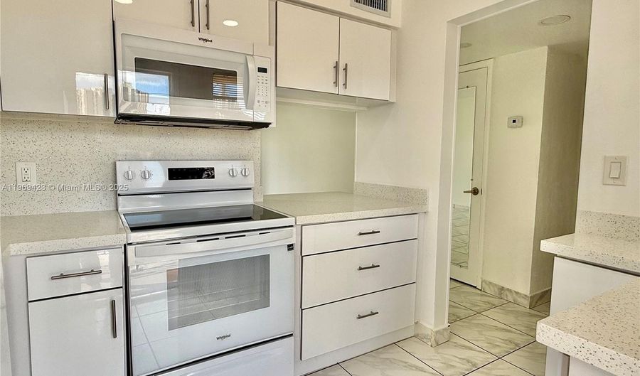 20201 NE 29th Ct D221, Aventura, FL 33180 - 1 Beds, 1 Bath