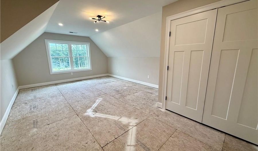 51 Sunset Lake Cir, Coventry, RI 02816 - 2 Beds, 2 Bath