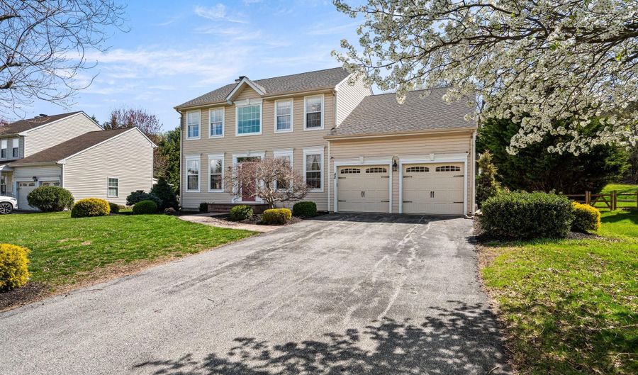 42 EMERALD RIDGE Dr, Bear, DE 19701 - 4 Beds, 4 Bath