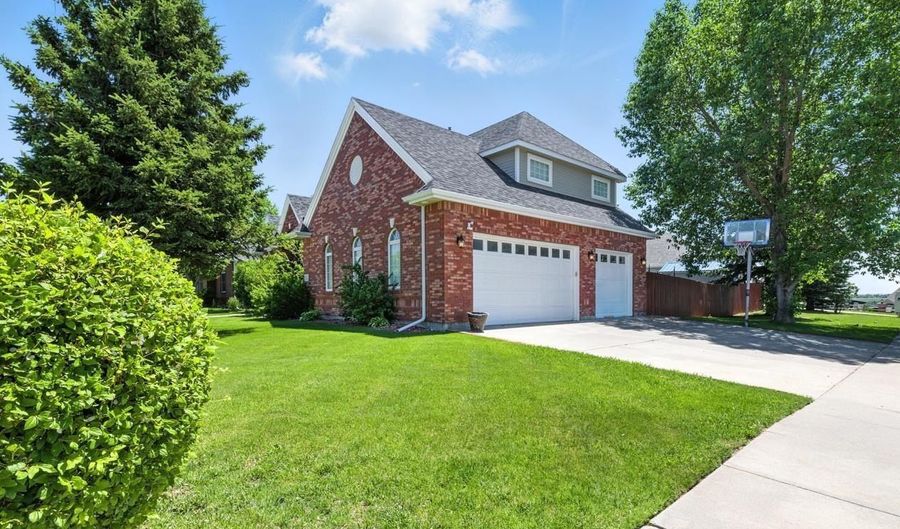 2503 SUMMIT Dr, Cheyenne, WY 82009 - 5 Beds, 4 Bath