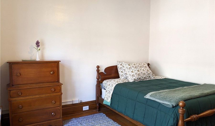 30 Casterton Ave N, Akron, OH 44303 - 2 Beds, 2 Bath