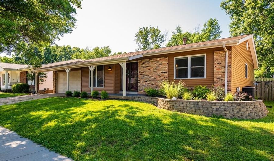 830 Westrun Dr, Ballwin, MO 63021 - 3 Beds, 3 Bath