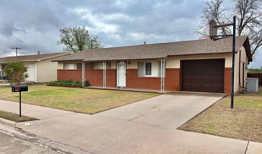 1703 W Jacobs Ave, Artesia, NM 88210 - 3 Beds, 2 Bath
