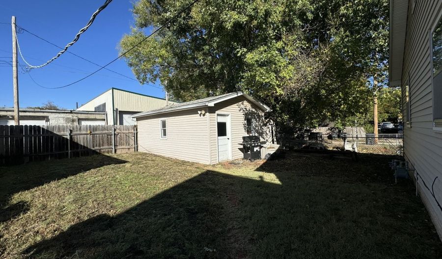 115 S B, Arkansas City, KS 67005 - 2 Beds, 1 Bath