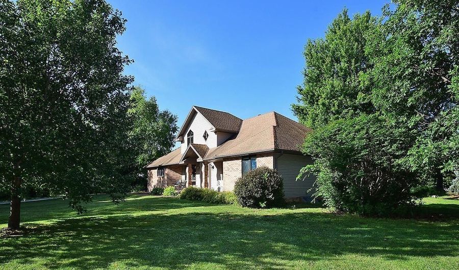 25487 County Road 30 Rd, Arlington, NE 68002 - 5 Beds, 3 Bath