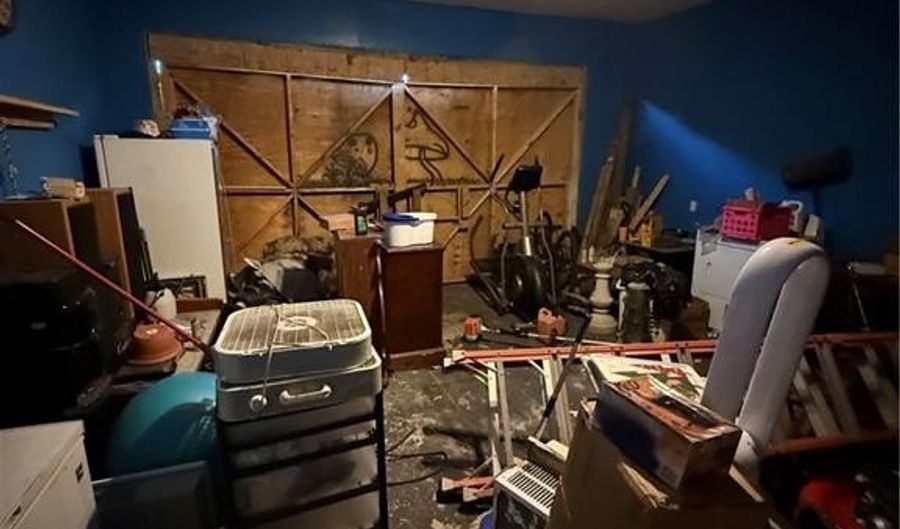 301 Choctaw St, Arkoma, OK 74901 - 2 Beds, 1 Bath