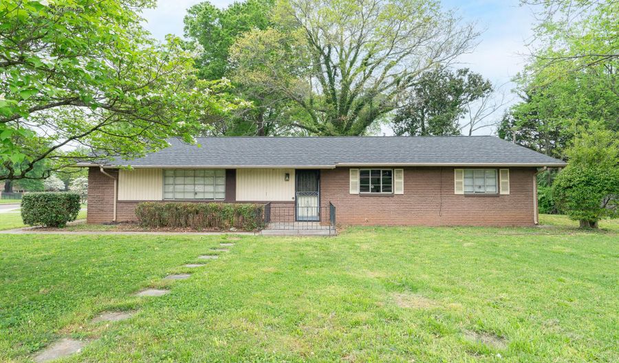 305 Montvue Rd, Knoxville, TN 37919 - 3 Beds, 2 Bath