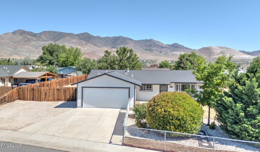 196 Gordon Ln, Dayton, NV 89403 - 3 Beds, 2 Bath