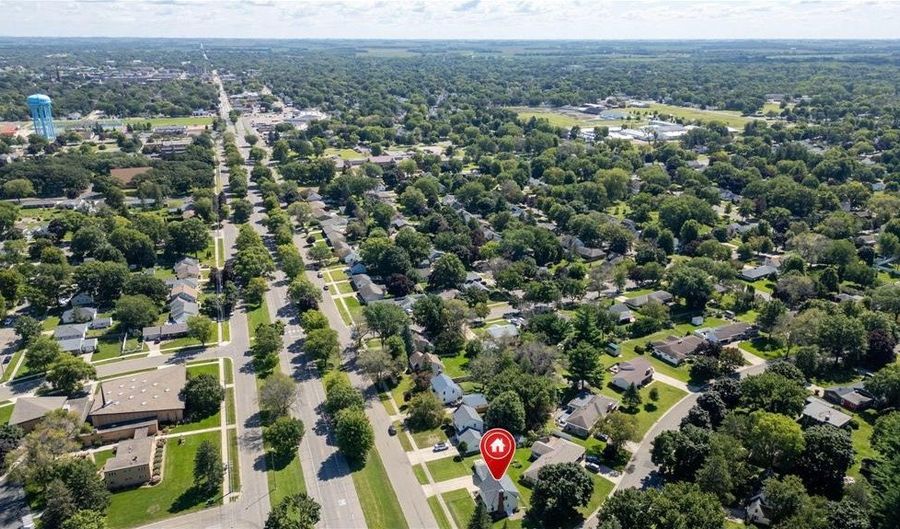 2009 W Oakland Ave, Austin, MN 55912 - 3 Beds, 3 Bath