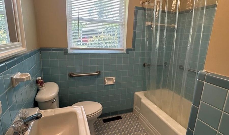 1106 Pine St, Bainbridge, GA 39819 - 3 Beds, 2 Bath