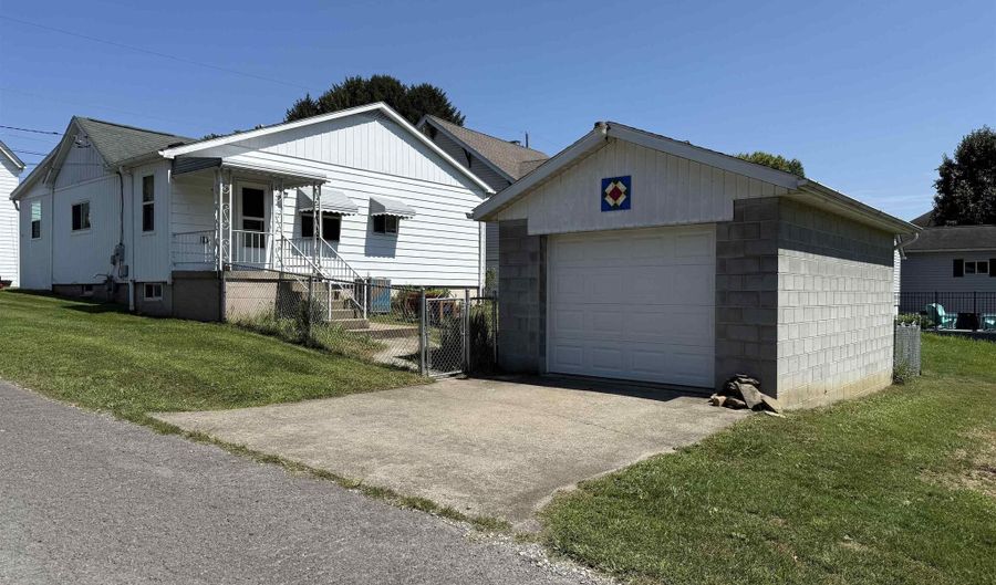 301 High St, Barrackville, WV 26559 - 2 Beds, 1 Bath
