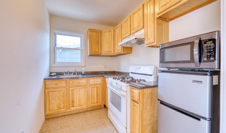 60 W 8TH St 1, Bayonne, NJ 07002 - 0 Beds, 1 Bath