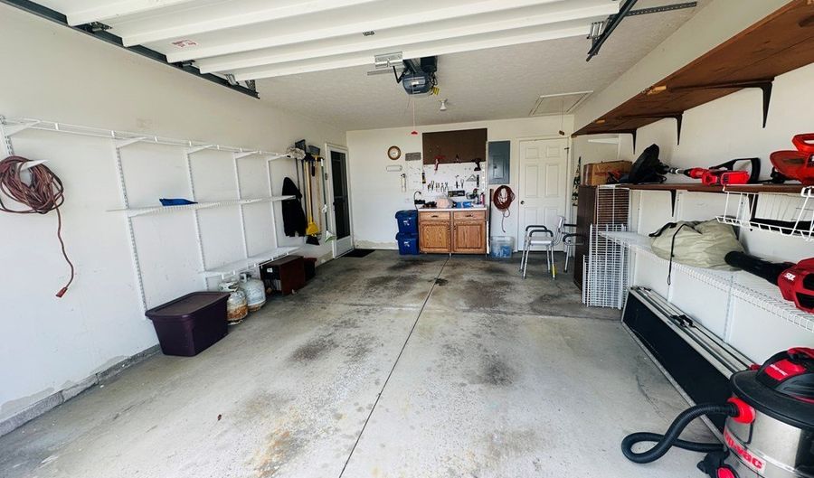 940 Avalon Dr, Ashland, OH 44805 - 2 Beds, 2 Bath