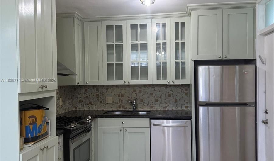 1070 98th St 11, Bay Harbor Islands, FL 33154 - 1 Beds, 1 Bath