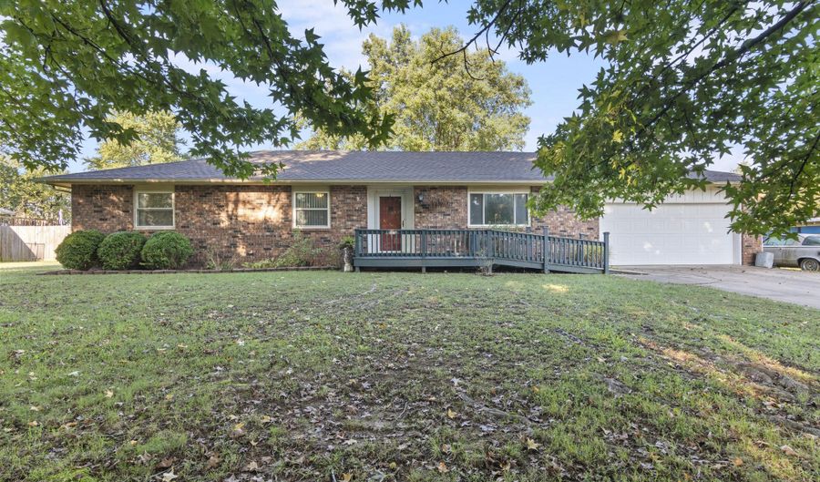 1307 S Washington Ave, Aurora, MO 65605 - 4 Beds, 2 Bath
