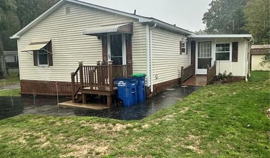 12 Frair Tuck Lane Ln, Coventry, RI 02816 - 2 Beds, 2 Bath