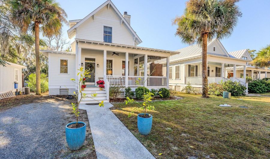 1304 Washington St, Beaufort, SC 29902 - 3 Beds, 2 Bath