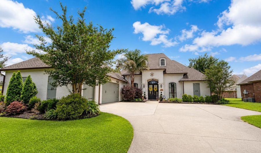 17720 Shady Elm Ave, Baton Rouge, LA 70816 - 4 Beds, 4 Bath