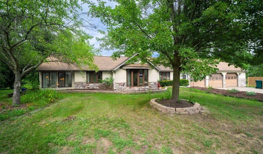 5855 Grand River Dr NE, Ada, MI 49301 - 5 Beds, 4 Bath