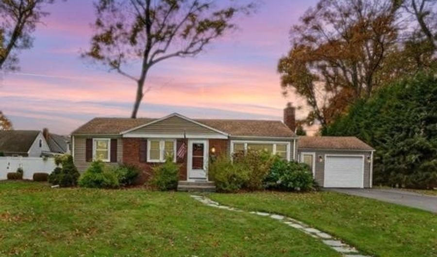 45 Hamden Rd, Cranston, RI 02920 - 3 Beds, 1 Bath