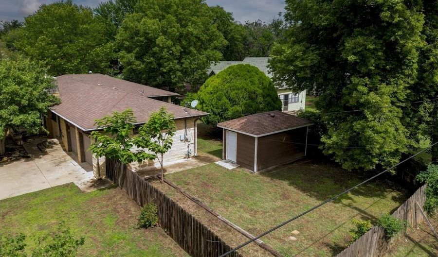 424 W Birch Ave, Arkansas City, KS 67005 - 3 Beds, 2 Bath