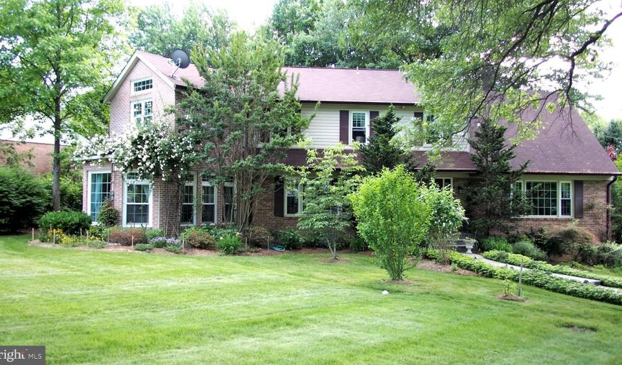 1 ORCHARD Way S, Potomac, MD 20854 - 4 Beds, 4 Bath