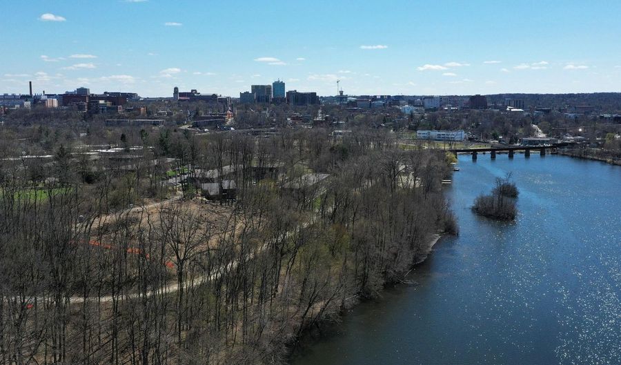 1128 Longshore Dr Unit #1, Ann Arbor, MI 48105 - 2 Beds, 3 Bath